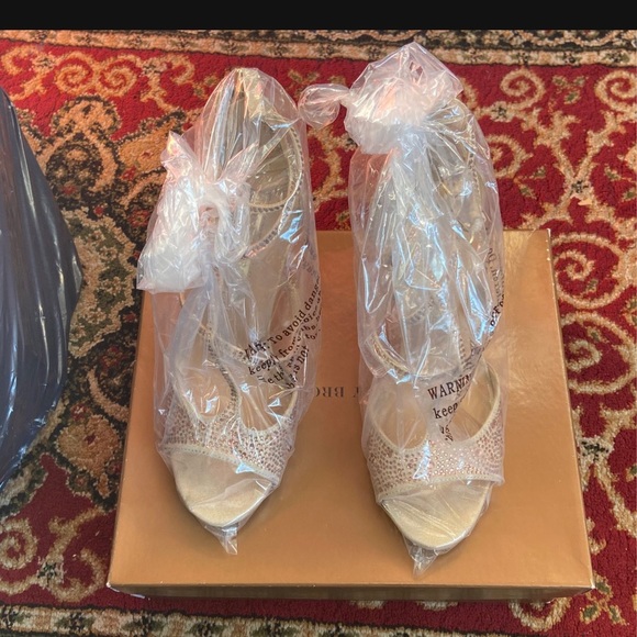 Shoes - Picture 5 of 5